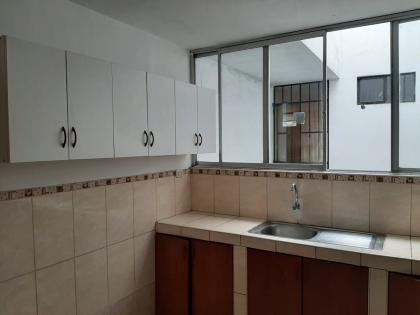 Alquilo departamento 3 dormitorios 2 baños frente Indecopi Santa Catalina